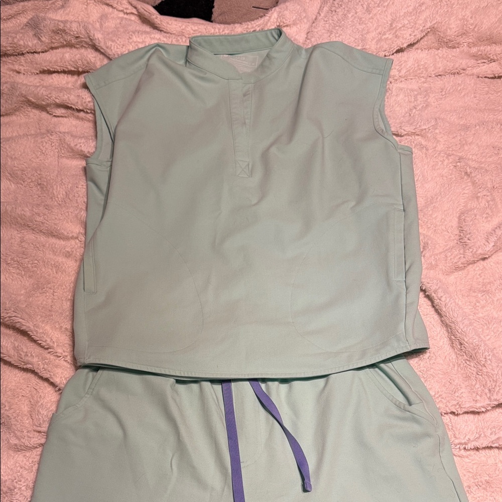 Figs Mariner Women's top